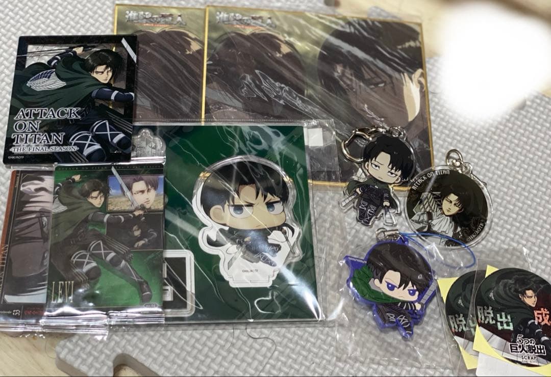 進撃の巨人 リヴァイ まとめ売り - メルカリ