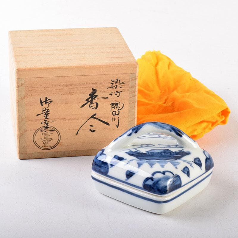 茶道具　京焼　御室窯造　染付　隅田川　香合　共箱　V　7962 香合 茶道具 西尾瑞豊 作 染付隅田川香合 : 茶道具専門店 (有)菊池商店