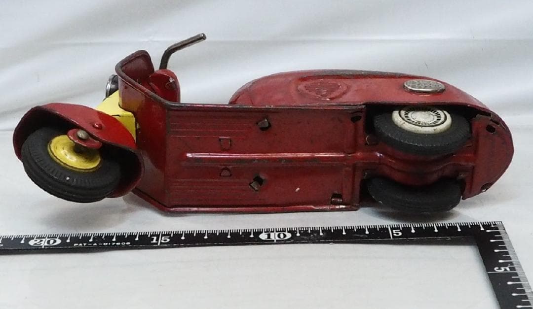 萬代屋【新三菱工業シルバーピジョン赤 動作不良】tinブリキcar