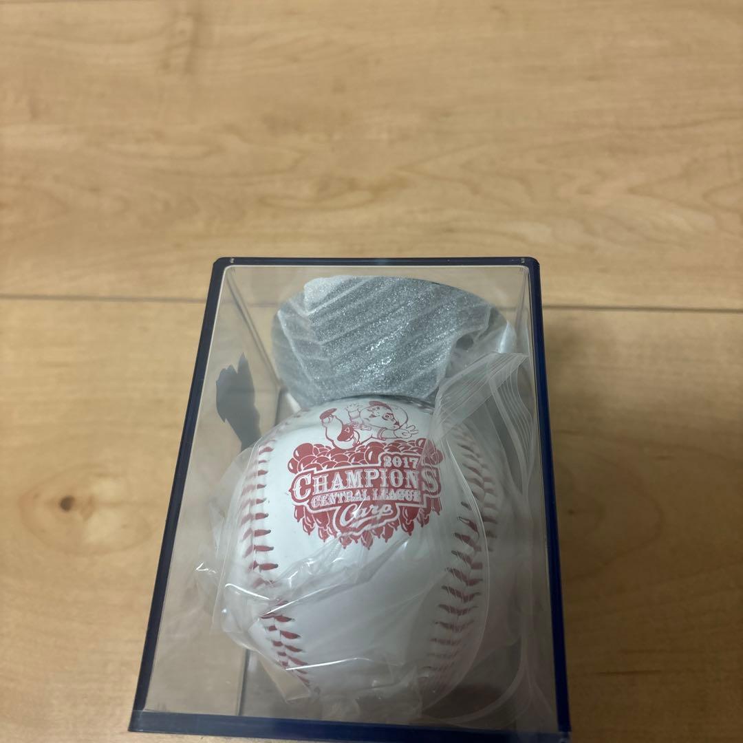 広島カープ 菊池涼介 2017年 優勝ボールケース付き - メルカリ