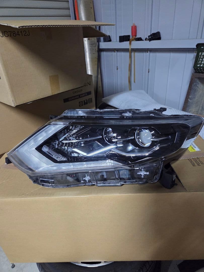 エクストレイル 左ヘッドライド LED T32後期 26075-6FP5B 日産（NISSAN） エクストレイル T32 NT32 HT32 HNT32 後期 LED ヘッド