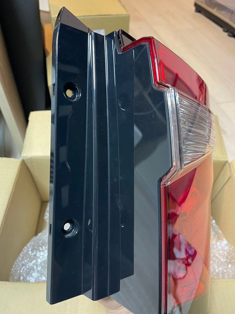 KZ14様専用 三菱 デリカd5 右テールランプ 8330B138 - メルカリ