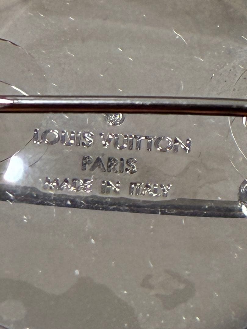 ルイ・ヴィトン シュプリーム コラボ ピンバッジ 未使用品 箱 袋付