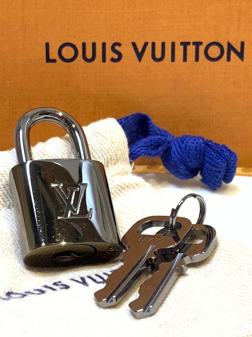 【新品】LOUIS VUITTON パドロック シルバーブラックブライトタイプ 日本極東貿易 / 【新品】 未使用 Louis Vuitton ルイ・ヴィトン