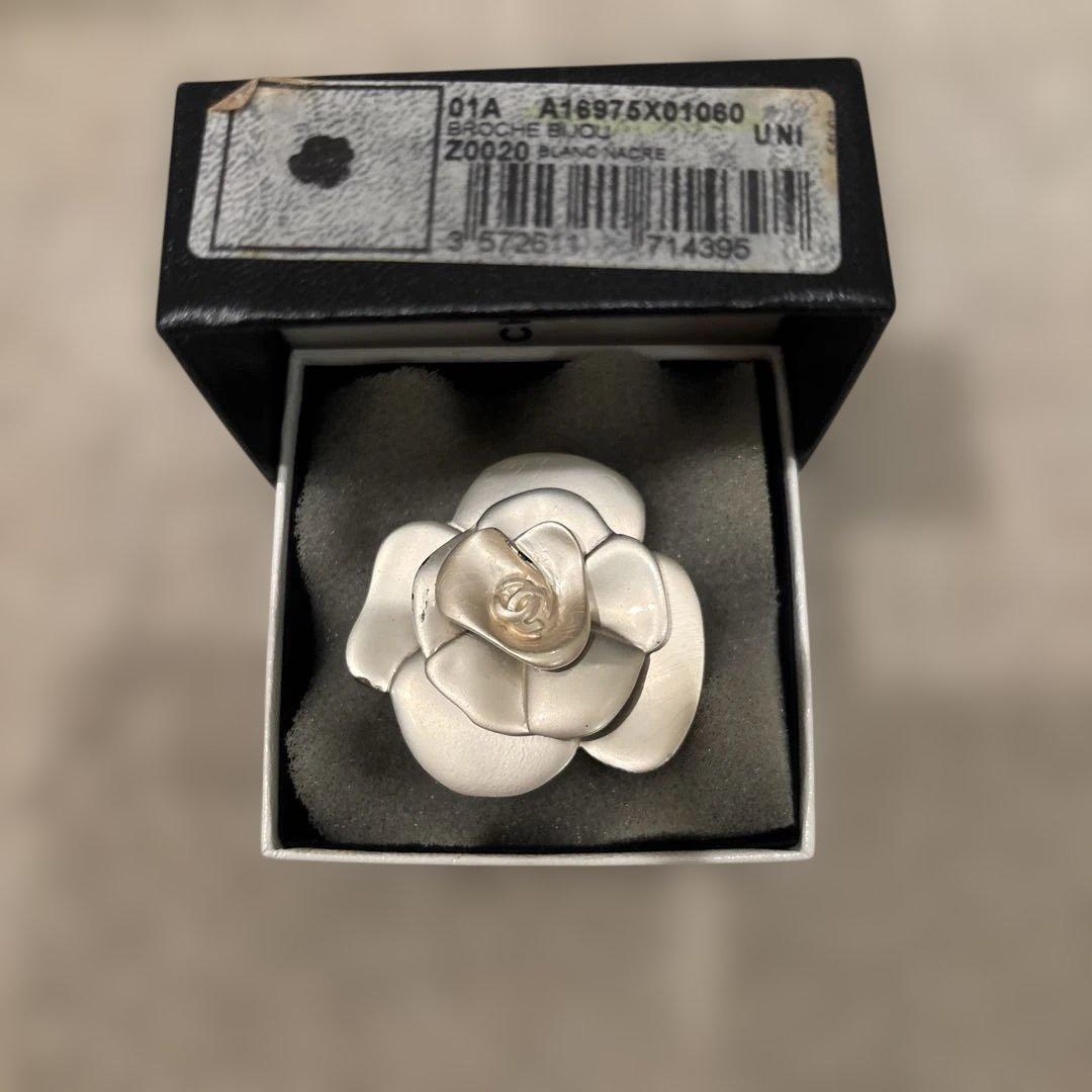 CHANELカメリアブローチ断捨離で年内値下げしました。 楽天市場】CHANEL シャネル カメリア コサージュ ピンブローチ レザー