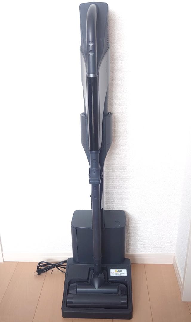 《美品》TOSHIBA コードレス掃除機 トルネオ