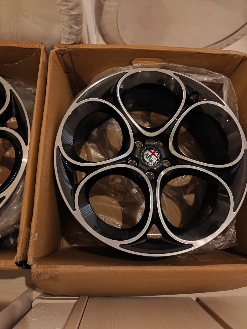 アルファロメオ ステルヴィオ 20インチ アルミホイール4本 20 X 8.5J