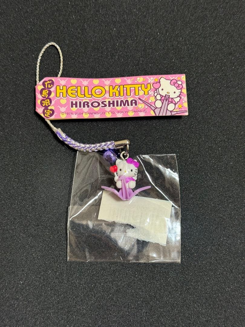 ご当地キティ 広島限定 折り鶴 根付ストラップ - メルカリ