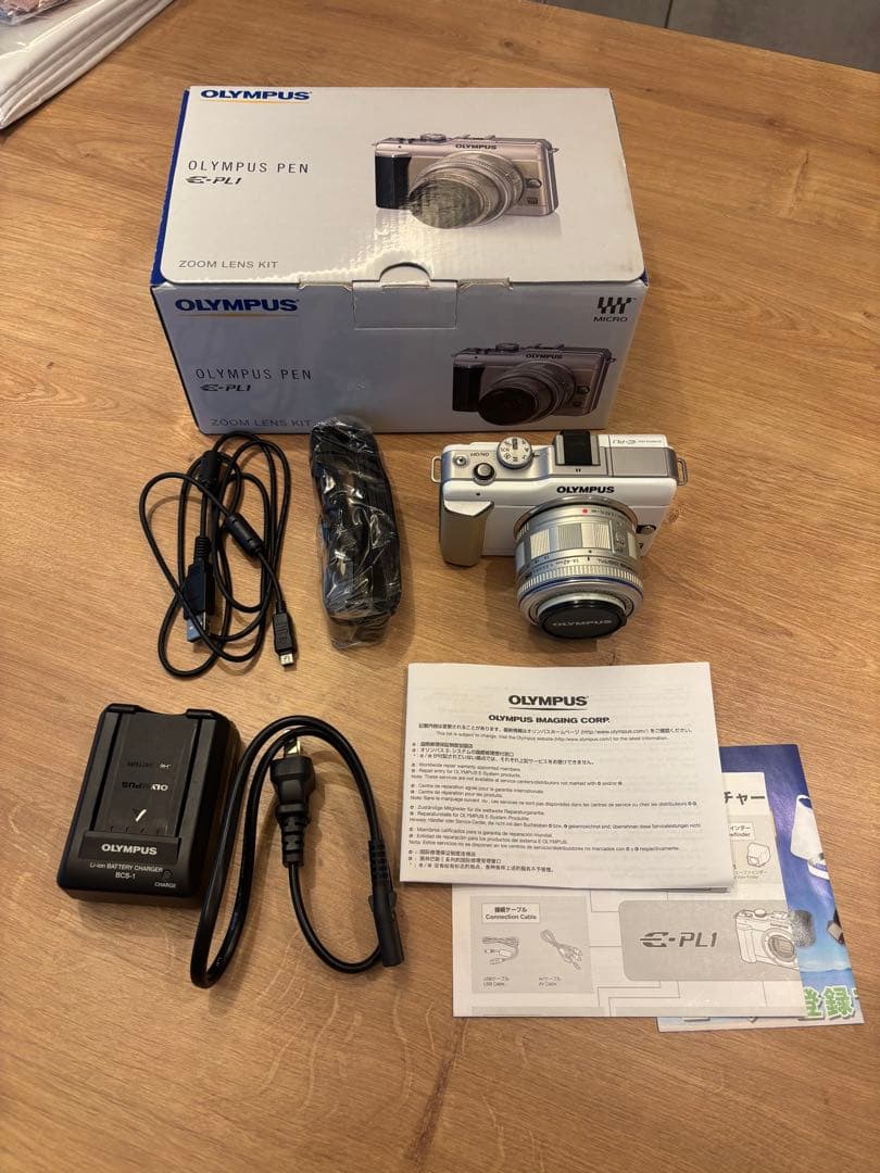 OLYMPUS E-PL1 ホワイト ズームレンズキット Amazon.co.jp: OLYMPUS ミラーレス一眼 PEN E-PL1レンズキット