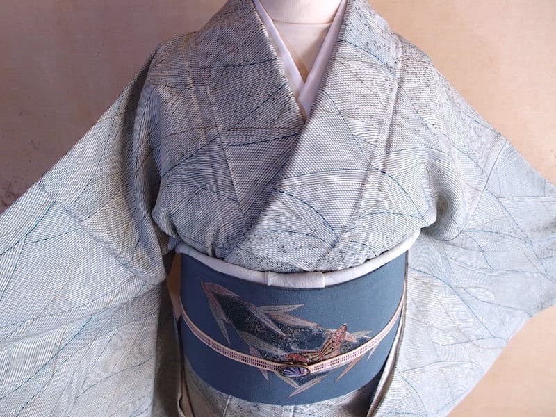 三越誂　織りに染め小紋（波筋文）裄65　薄手で軽　正絹美品 着物：21,000円～40,000円 - 銀座きもの青木｜長く大切に着続けて頂き