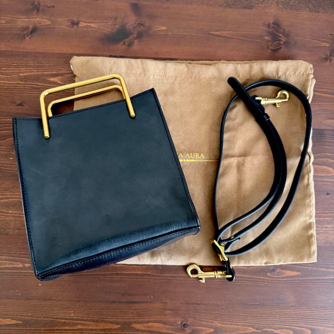 Emma Aura ゴールドハンドルバッグ 黒 - メルカリ