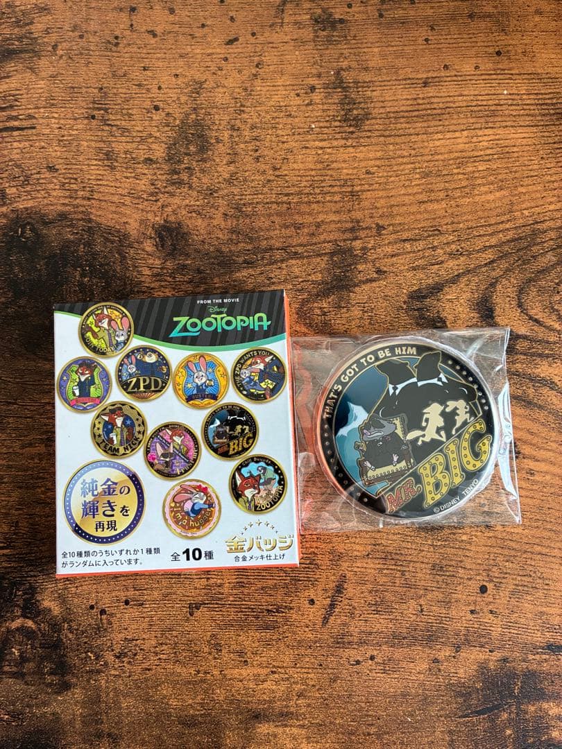 ズートピア 金バッジ 缶バッジ Mr.BIG - メルカリ