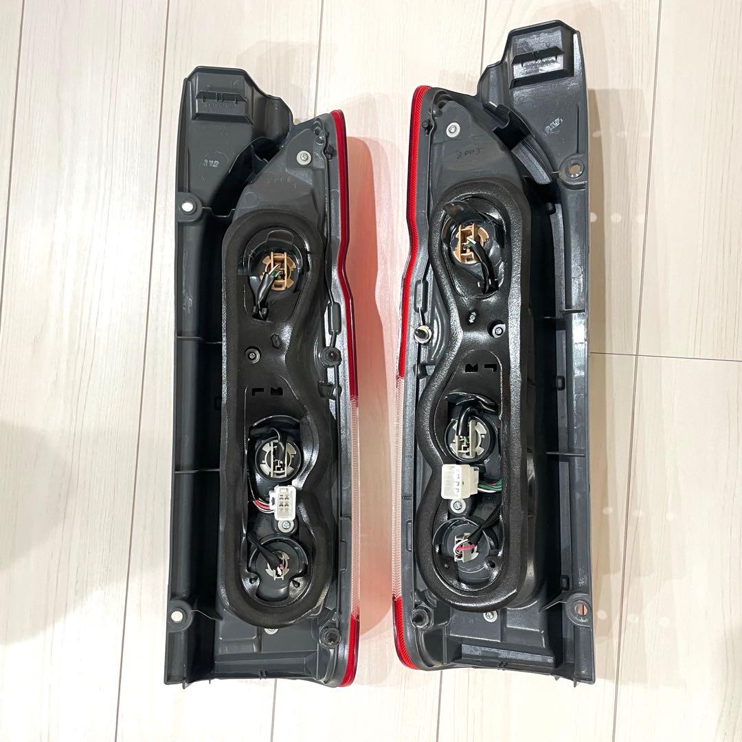 ハイエース トヨタ純正 テールランプ 7型外し