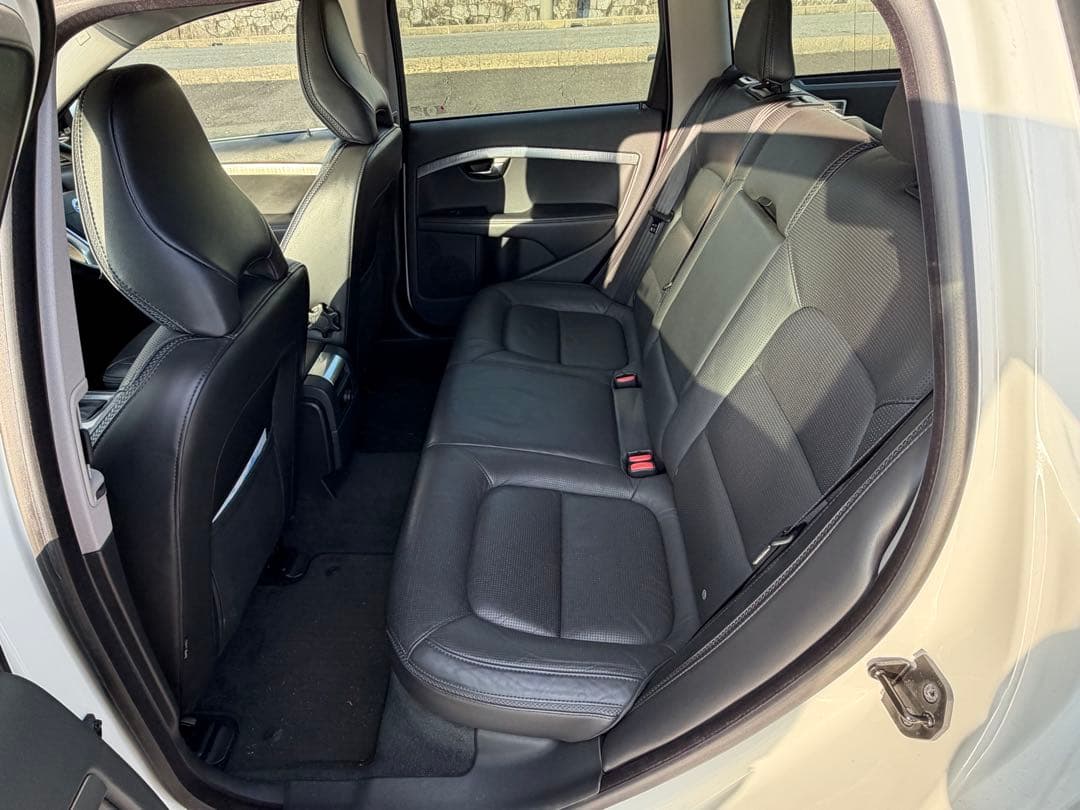 パーツ Volvo XC70 AWD 3.0L - 118,000km