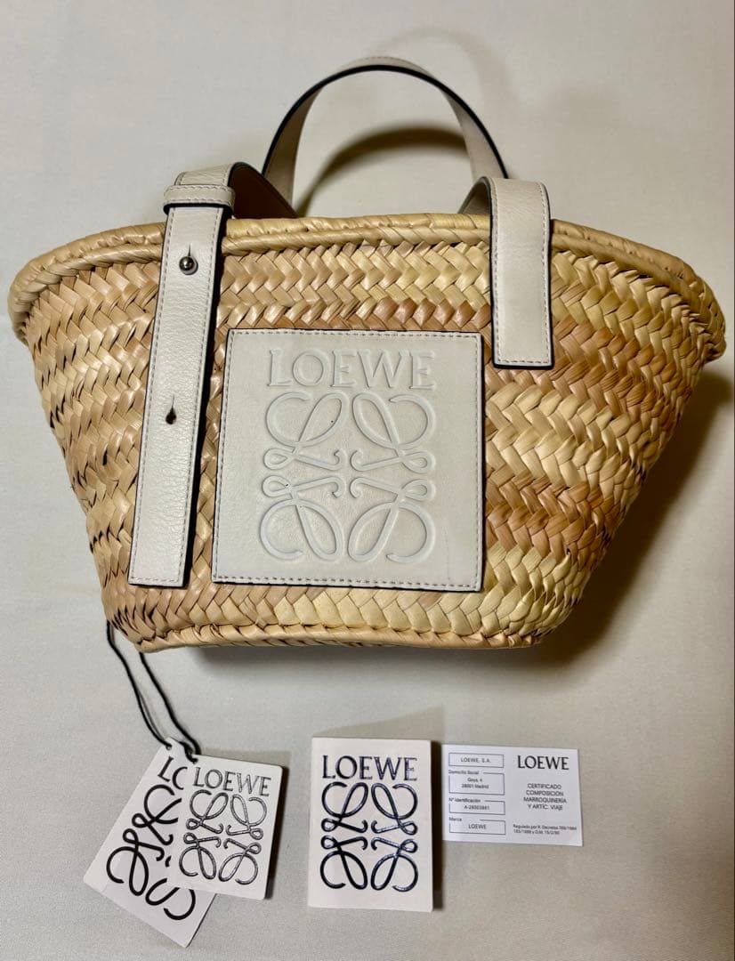 【LOEWE】バスケットバッグ／スモールサイズ／ホワイト／タグと説明書付です。 バスケットバッグ スモール（ヤシの葉&カーフ） ベージュ - LOEWE