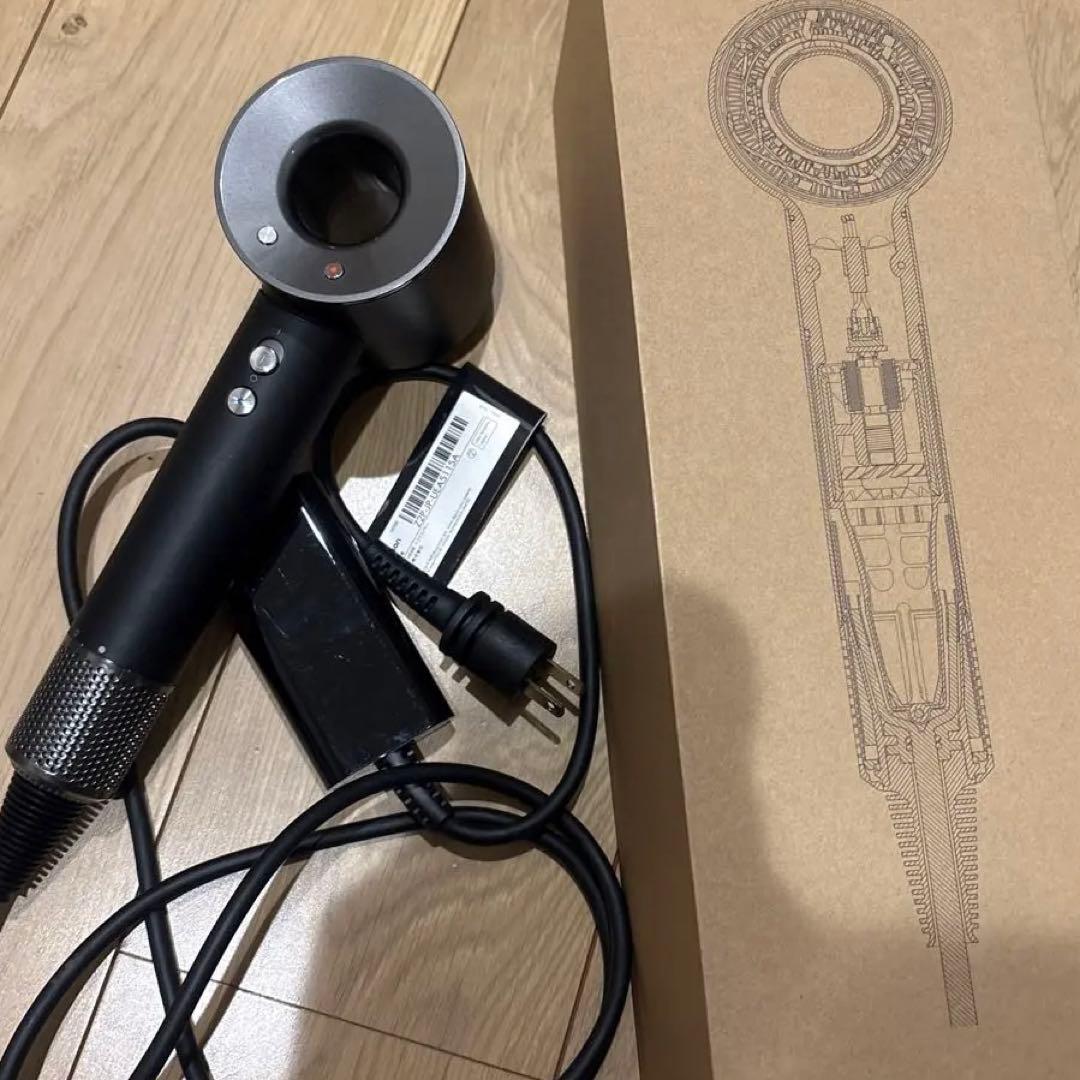 ダイソンドライヤー　HD08 Dyson Supersonic™ヘアドライヤー ブラック／ニッケル (HD08 ULF BBN