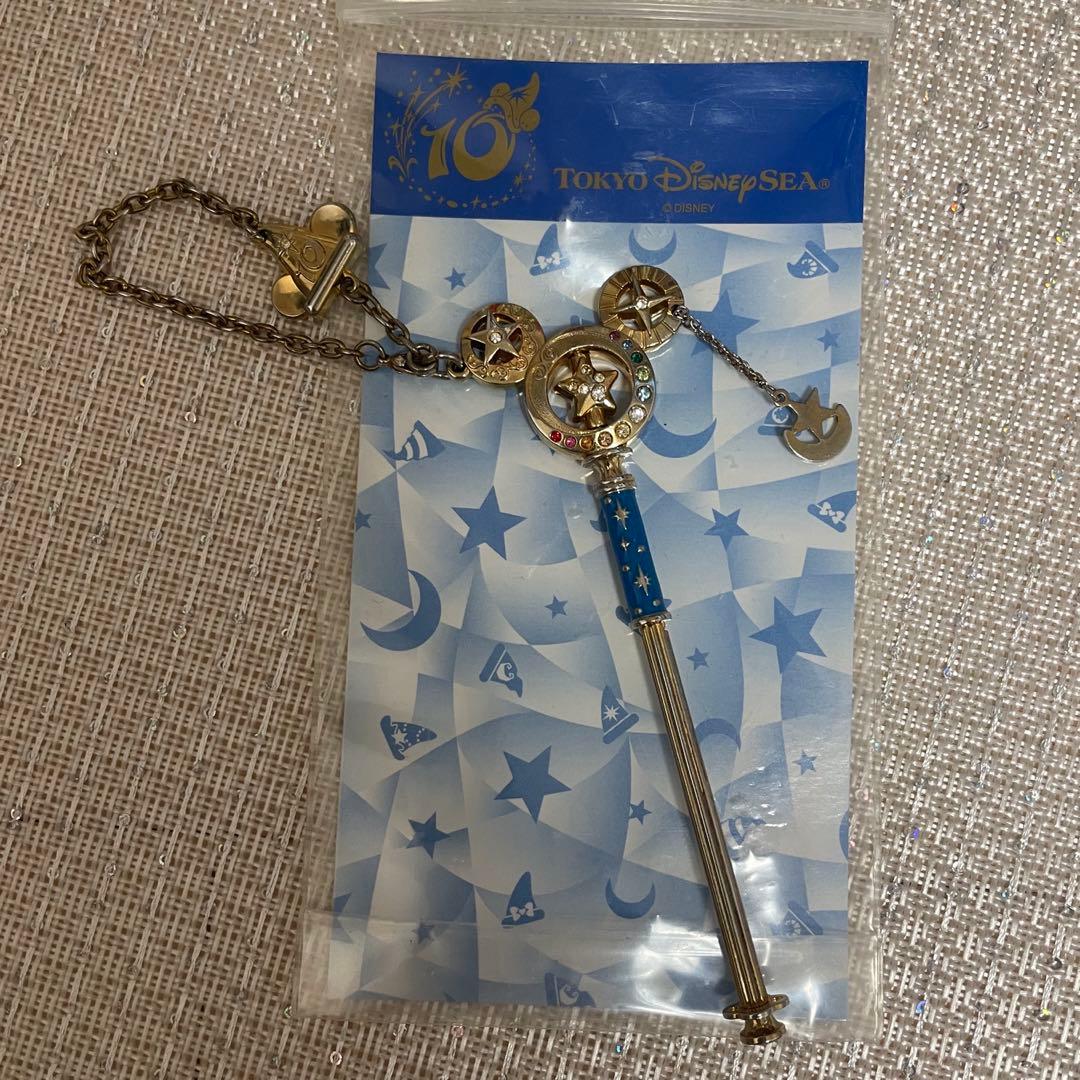 ディズニーシー10周年記念マジカルキーチャーム - メルカリ