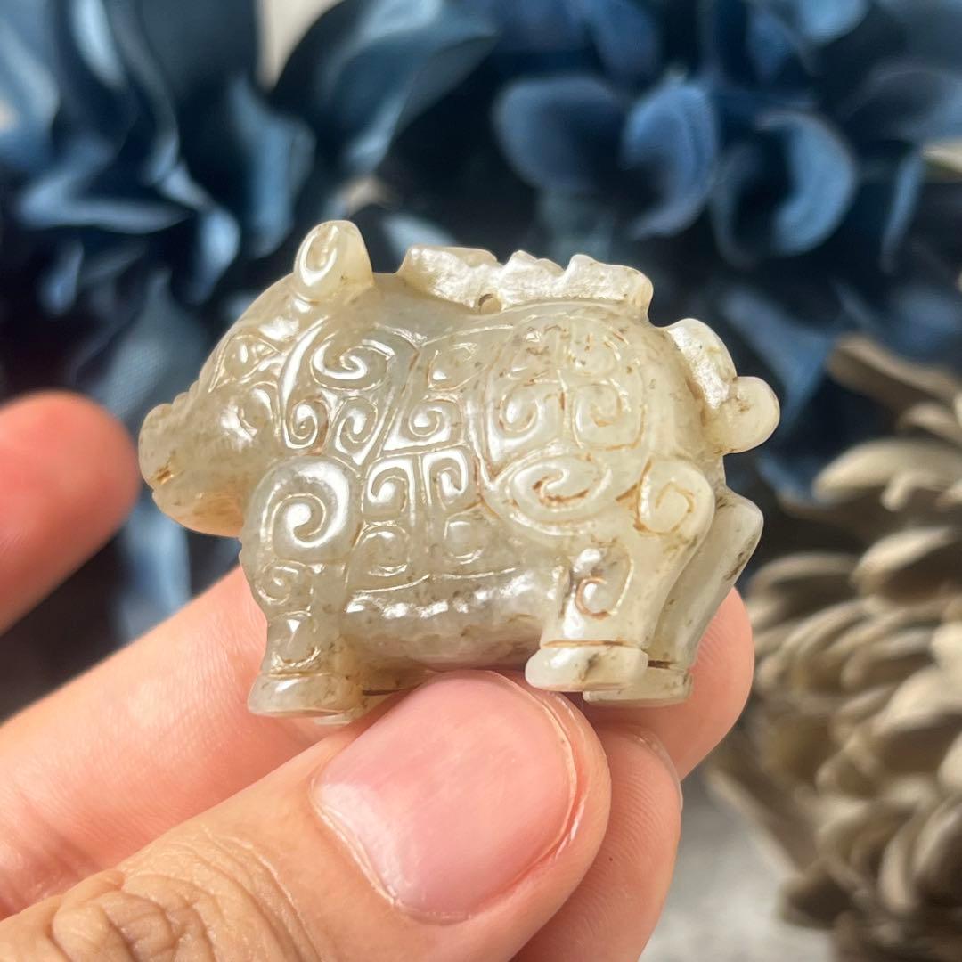 白玉饕餮文根付 提物 吊坠上衣 塑像 老玉 古玉 - メルカリ