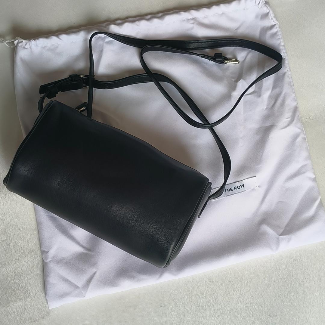 THE ROW ブラックレザーショルダーバッグ THE ROW（ザ ロウ） MEDIUM N/S SHOULDER BAG ショルダーバッグ トート