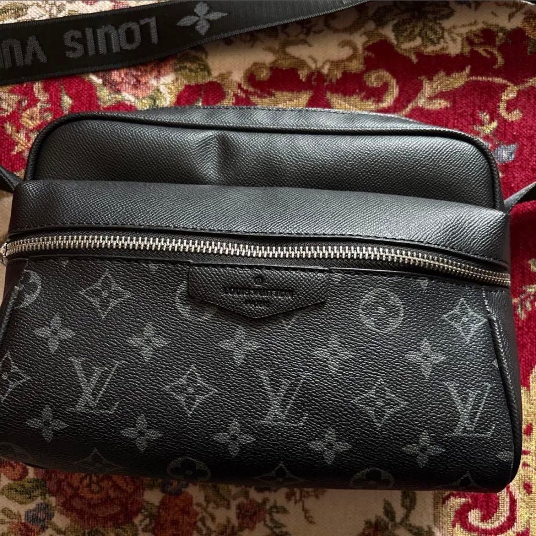 Louis Vuitton ショルダーバック 24時間以内 発送可能 新作☆メゾンでお洒落なシルエット♪】LV ノエ・カーゴ (Louis Vuitton