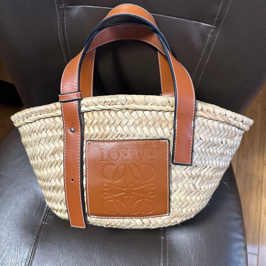 ロエベ　カゴバック ロエベのかごバッグSNAP】オシャレママたちはどんなコーデに合わせてる