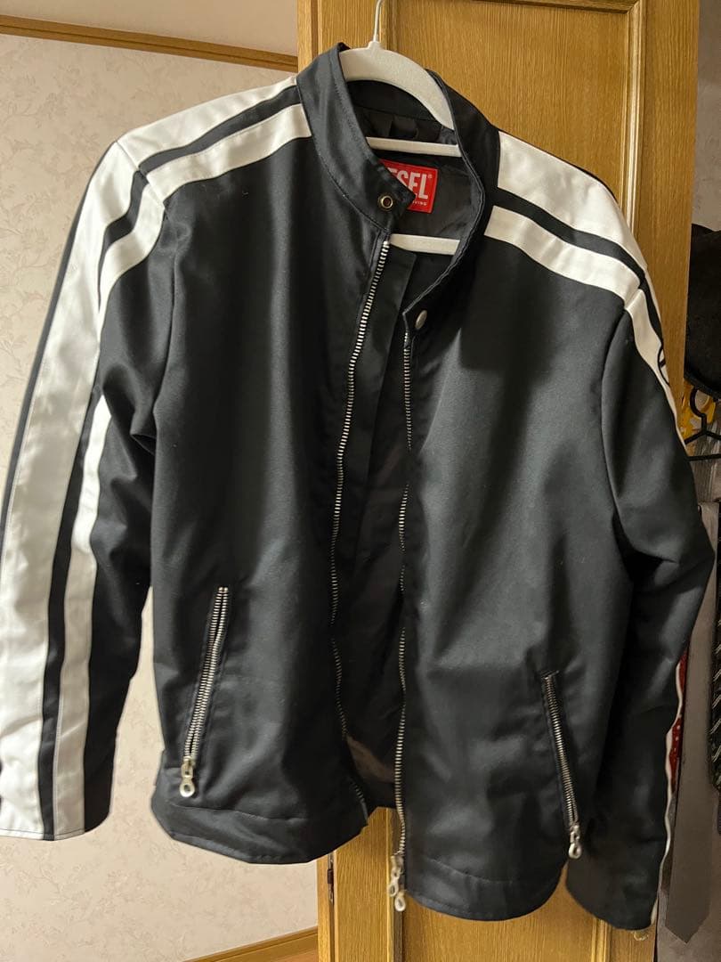 BTS ジョングク着用 DIESEL J-Beck ロゴ ジャケット ブラック - メルカリ