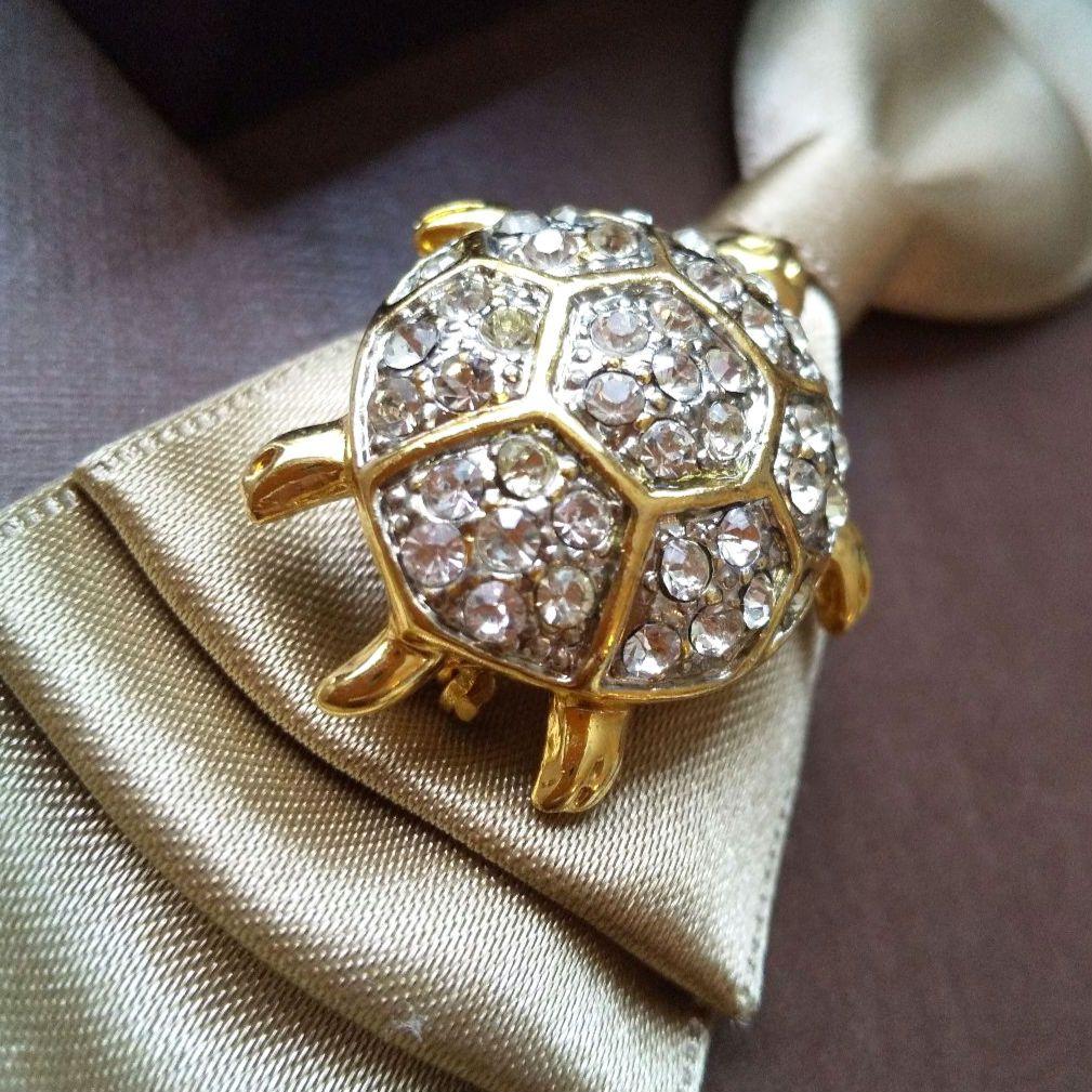 六角形 キラキラ 亀 タートルブローチ 爬虫類 海亀 動物 入学式 卒業式