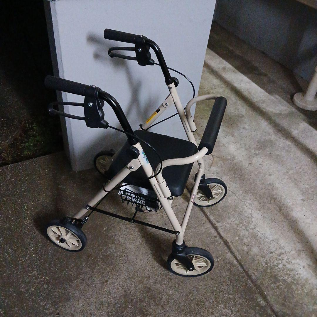 ヒューマンケア 歩行車 竹虎 ハッピーミニ 竹虎 歩行器 高齢者 室内用 屋外用 介護用品 歩行補助 歩行車 ハッピー