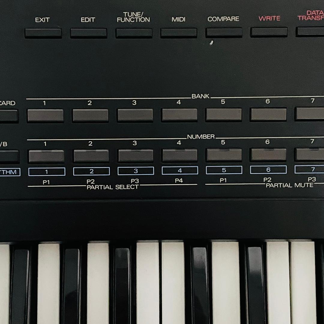 ROLAND　ローランド　D-20 シンセサイザー《ジャンク・通電確認済み》