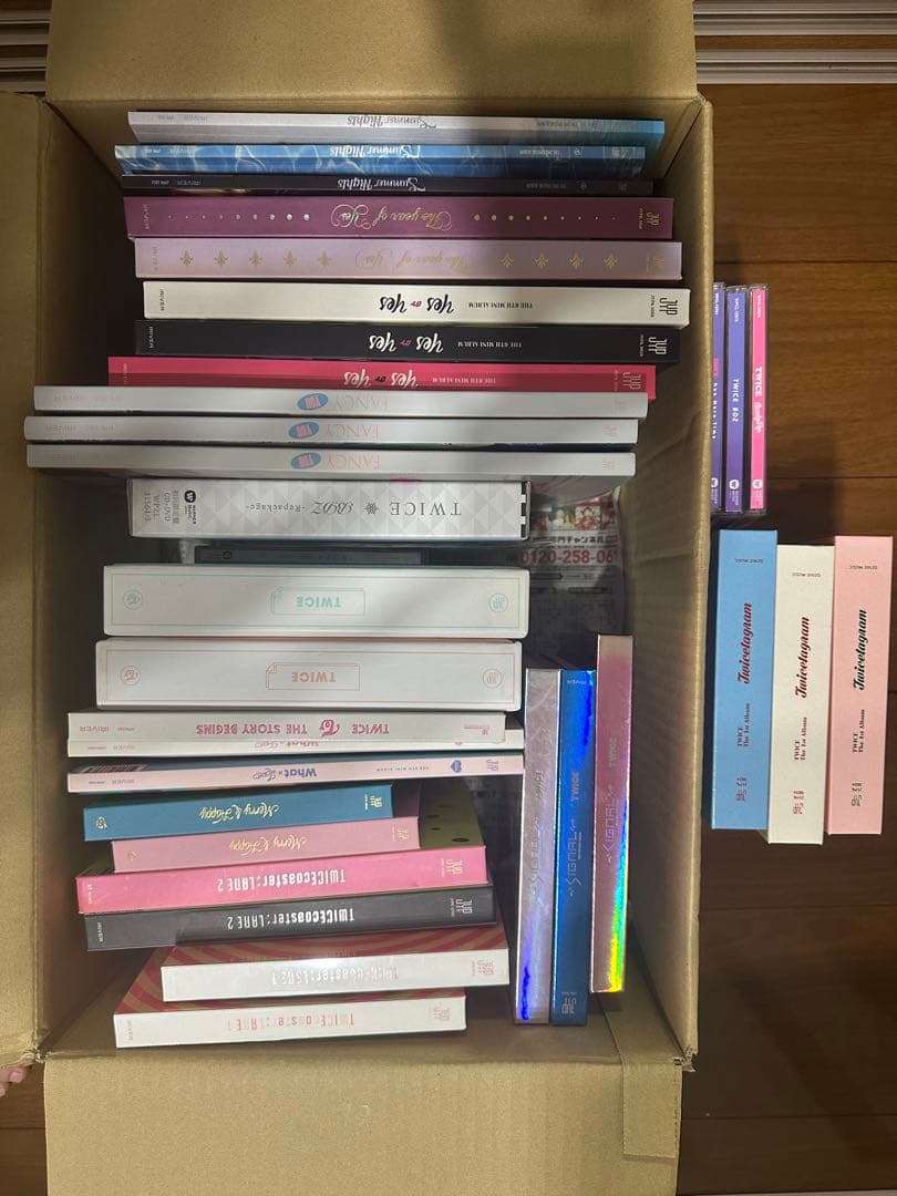 TWICE アルバム33点セット トレカ/付属品付き TWICE アルバム まとめ売り トレカ 特典付き - メルカリ