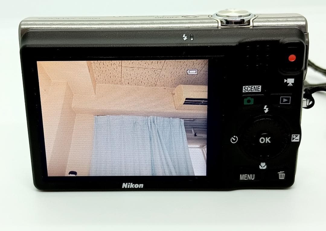 Nikon COOLPIX S6200 Silver 16.0MP 充電器付き