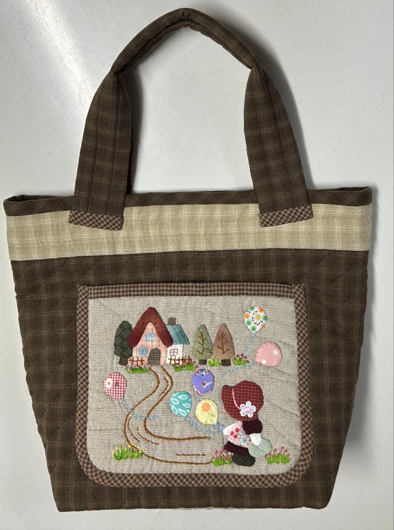 パッチワークスーちゃんのバッグ 裏面ポケット付き - メルカリ