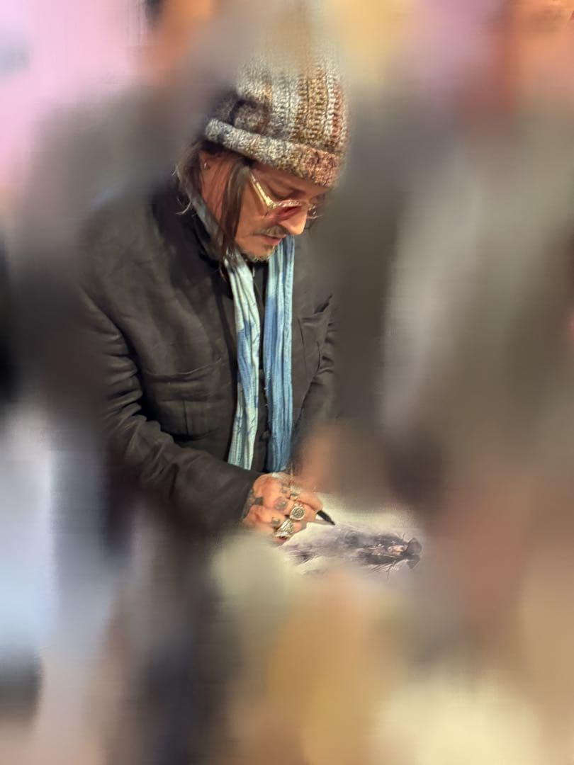 東京コミコン2025 ジョニーデップ 直筆サイン写真 証拠有り - メルカリ