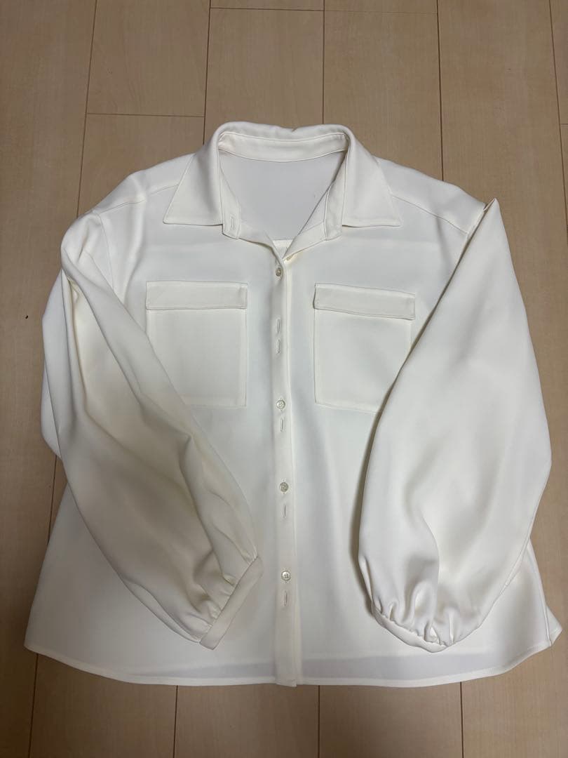 anuans ダブルサテンボリュームスリーブブラウス - メルカリ