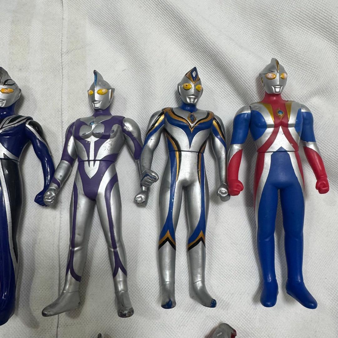 ウルトラマン ソフビ 24体セットフィギュア まとめ売り - メルカリ