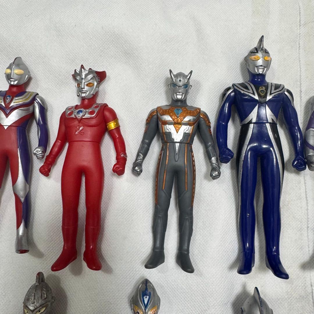 ウルトラマン ソフビ 24体セットフィギュア まとめ売り - メルカリ