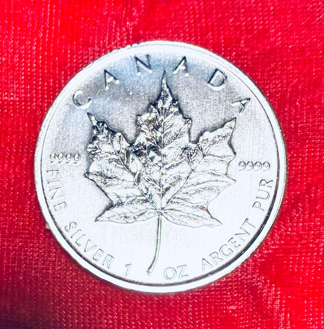 【来夢】メイプル銀貨2枚 1オンス ケース入り水晶銀龍玉オマケ！ 330704