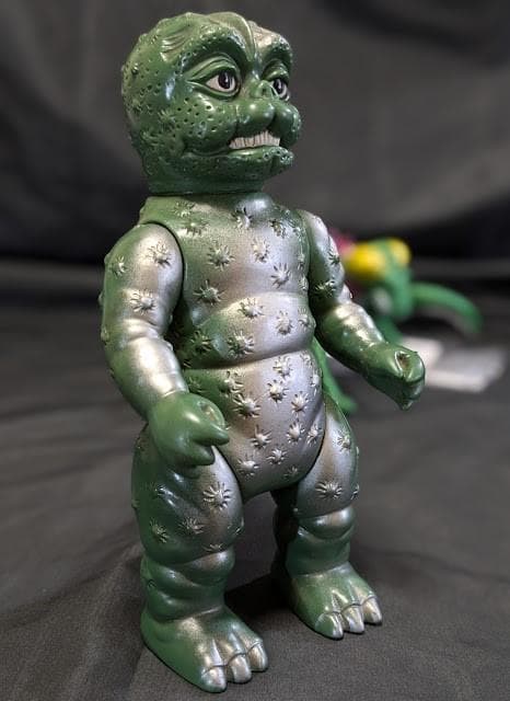 ミニラ（ブルマァク復刻）＆カマキラス（マルサン）ソフビフィギュア2