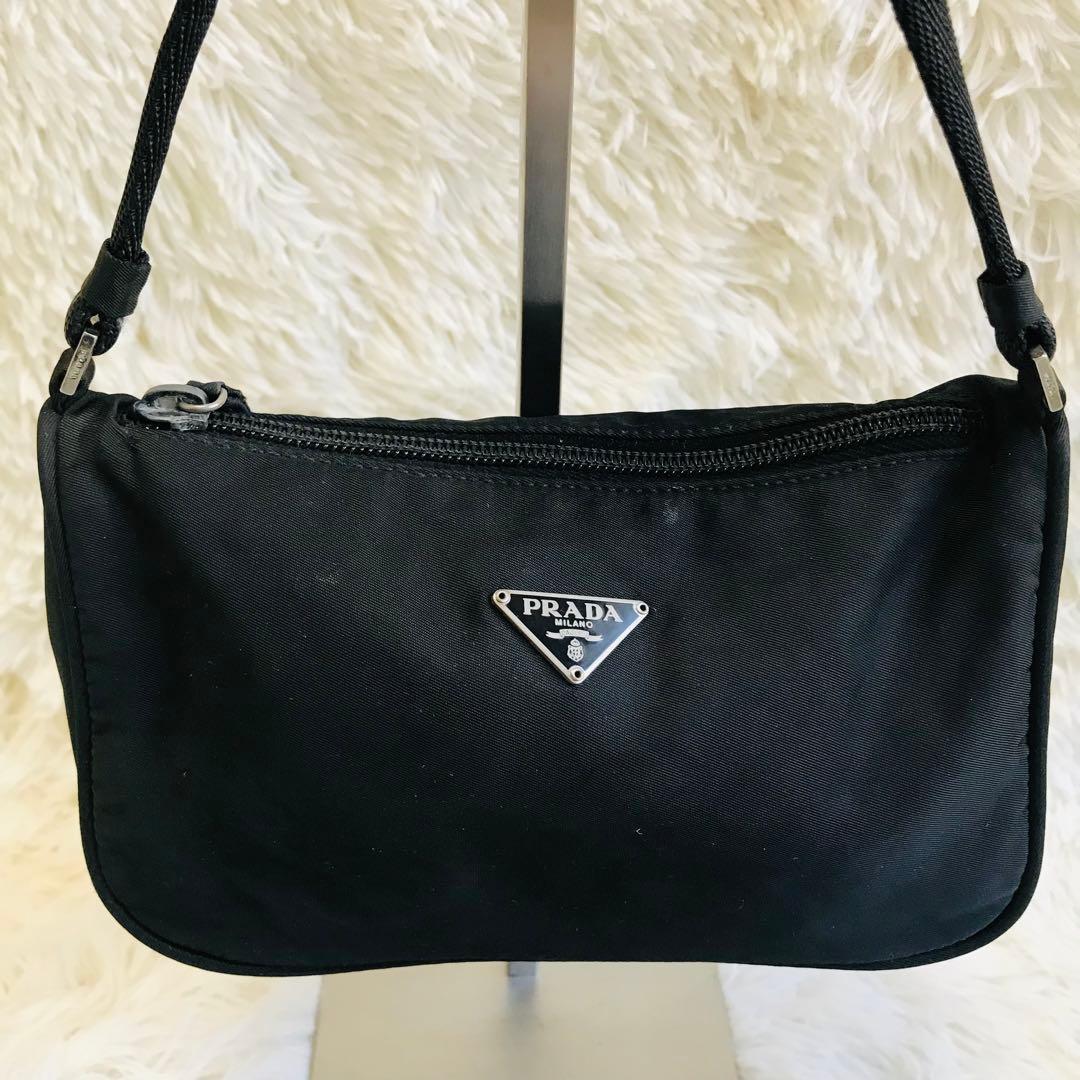 極美品】プラダ アクセサリーポーチ 三角ロゴ ロゴプレート 黒