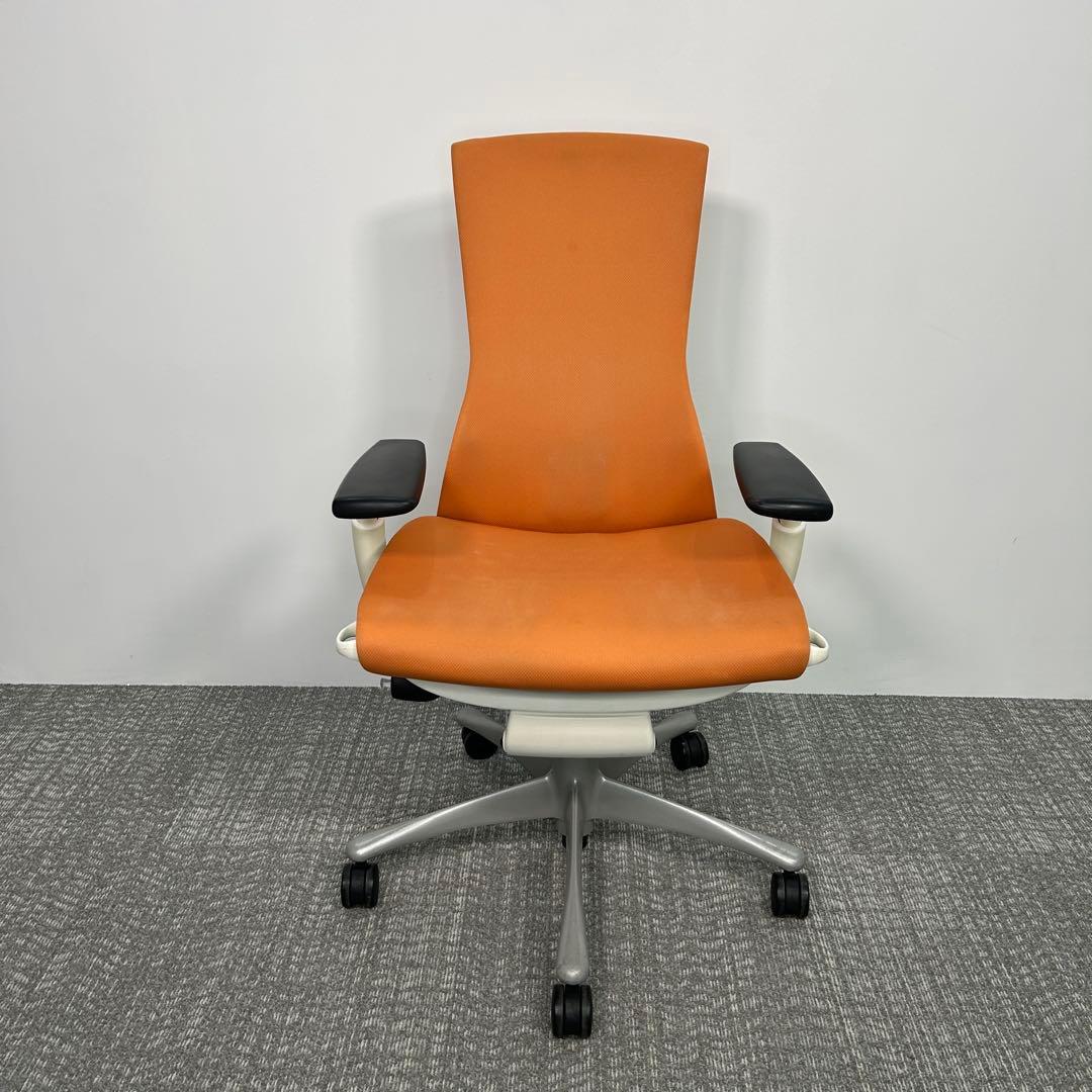 Q. エンボディチェア 最高級 ハーマンミラー オレンジ系　　Embody ハーマンミラー エンボディチェア オレンジ 中古 Herman Miller Embody