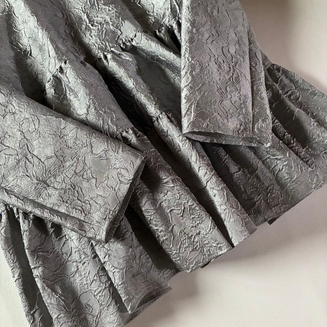 極美品✨OHGA オーガ ジャガードギャザーブラウス グレー - メルカリ