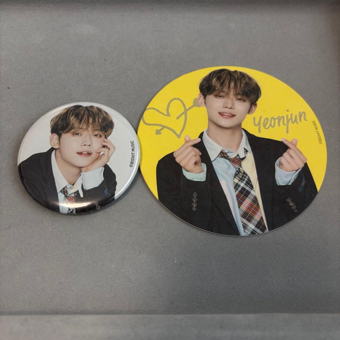 TXT ヨンジュン カフェ 缶バッジ コースター - メルカリ