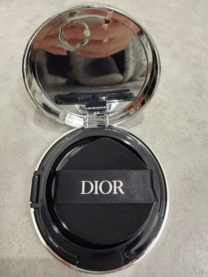 Dior クッション下地とケースのセット - メルカリ