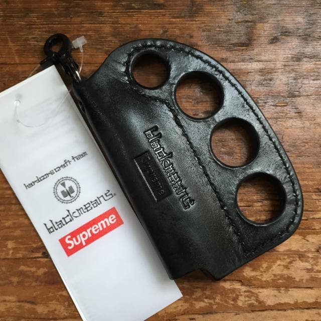 濱マイク様専用Supreme × blackmeans ナックル型ライターケース - メルカリ