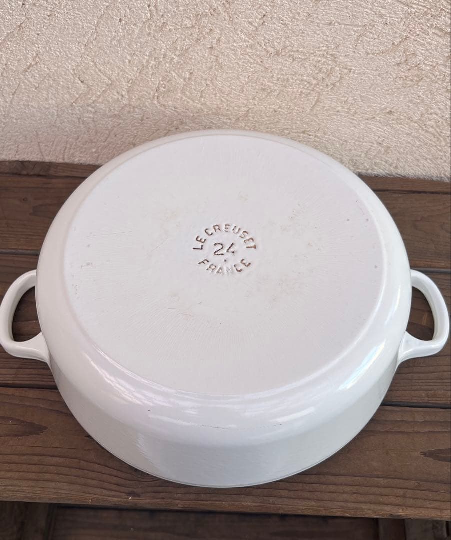 LE CREUSET 両手鍋 24センチ鍋 人気カラーデューン - メルカリ