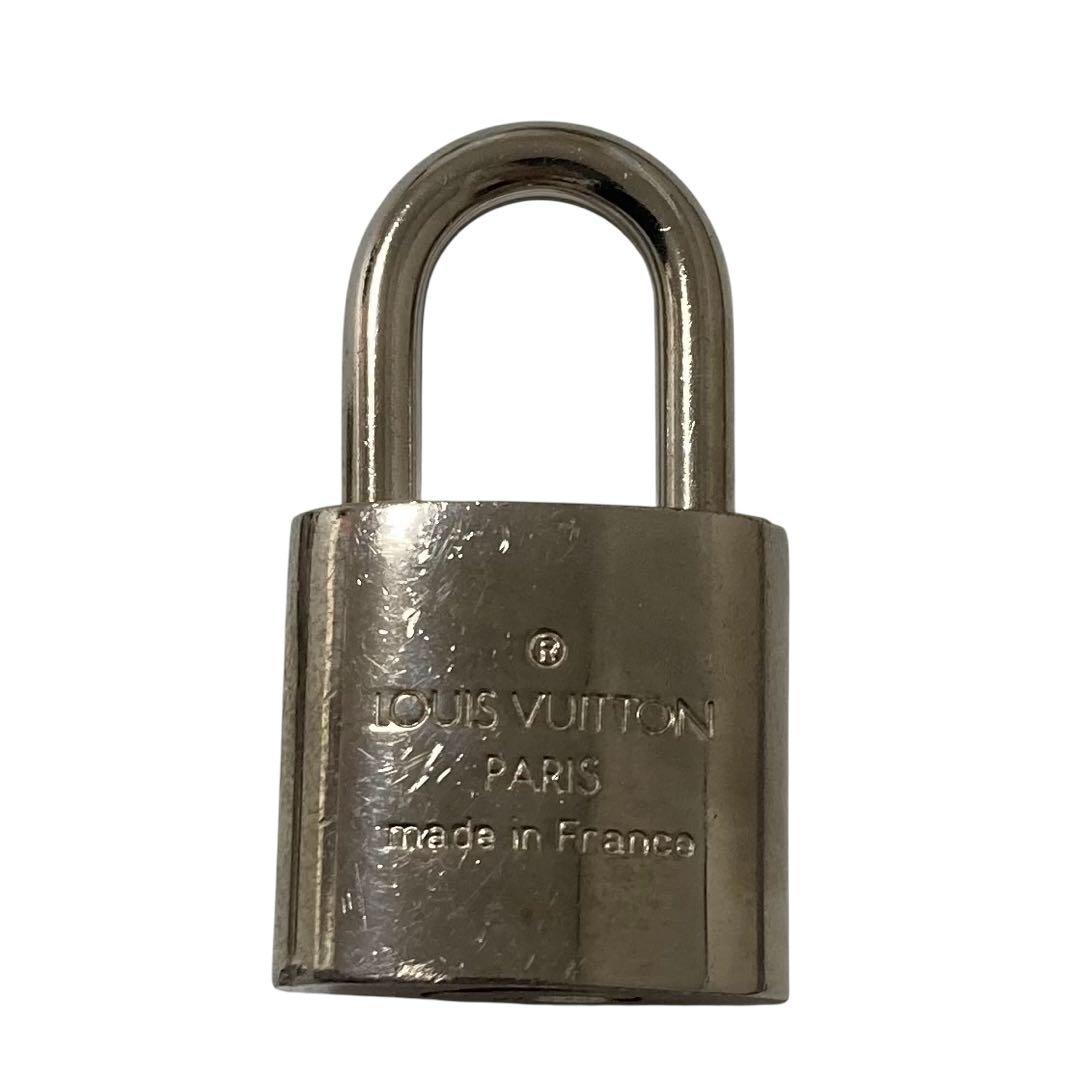 ルイヴィトン LV シルバー カデナ パドロック 南京錠 310番 - メルカリ
