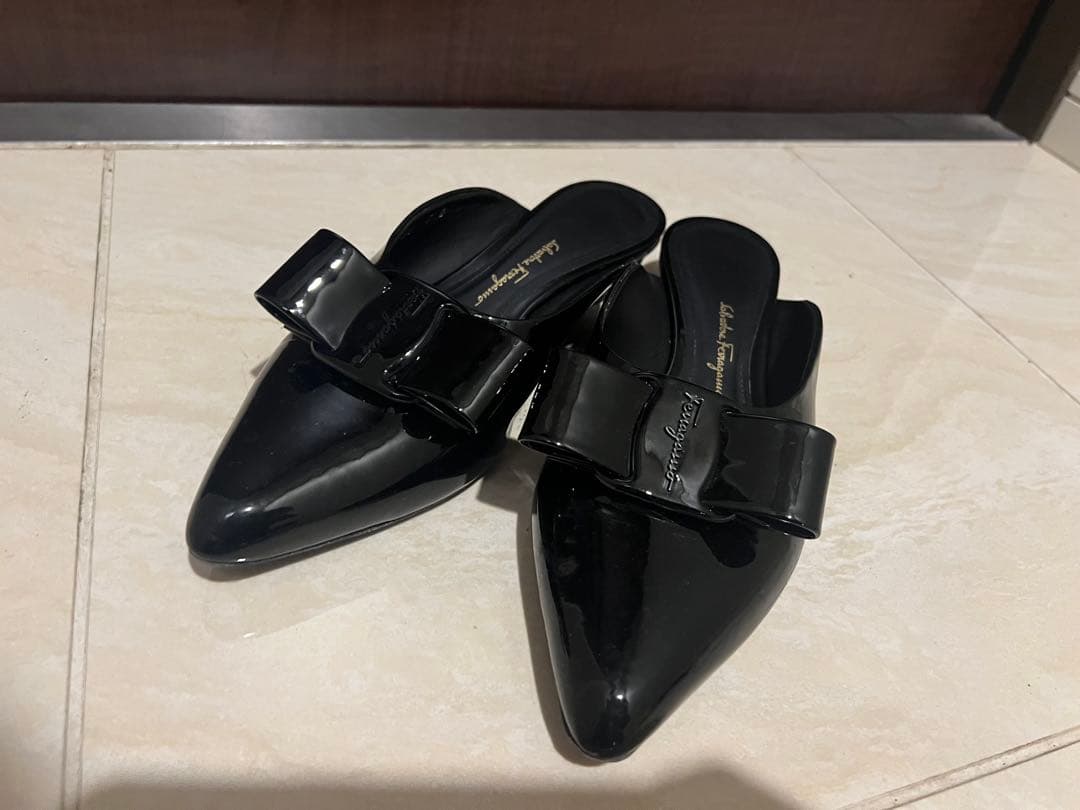 美品　salvatore ferragamo ブランド ブラック ミュール 中古・古着通販】Salvatore Ferragamo (サルヴァトーレ フェラガモ