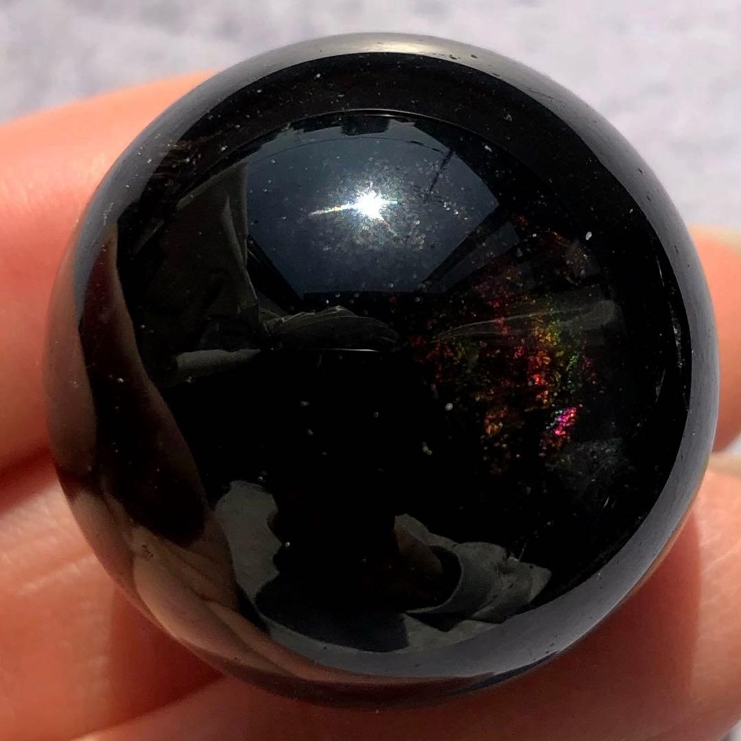 大きめ！虹入り！漆黒】最強魔除け 天然石 モリオン 丸玉84 - メルカリ