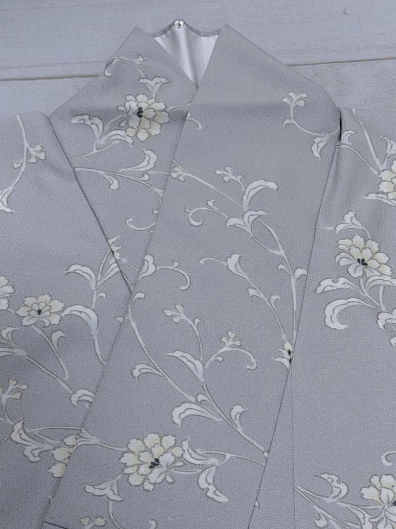 着物12 くるり 東レシルック 唐草紋様袷着物 グレー 身丈165裄丈