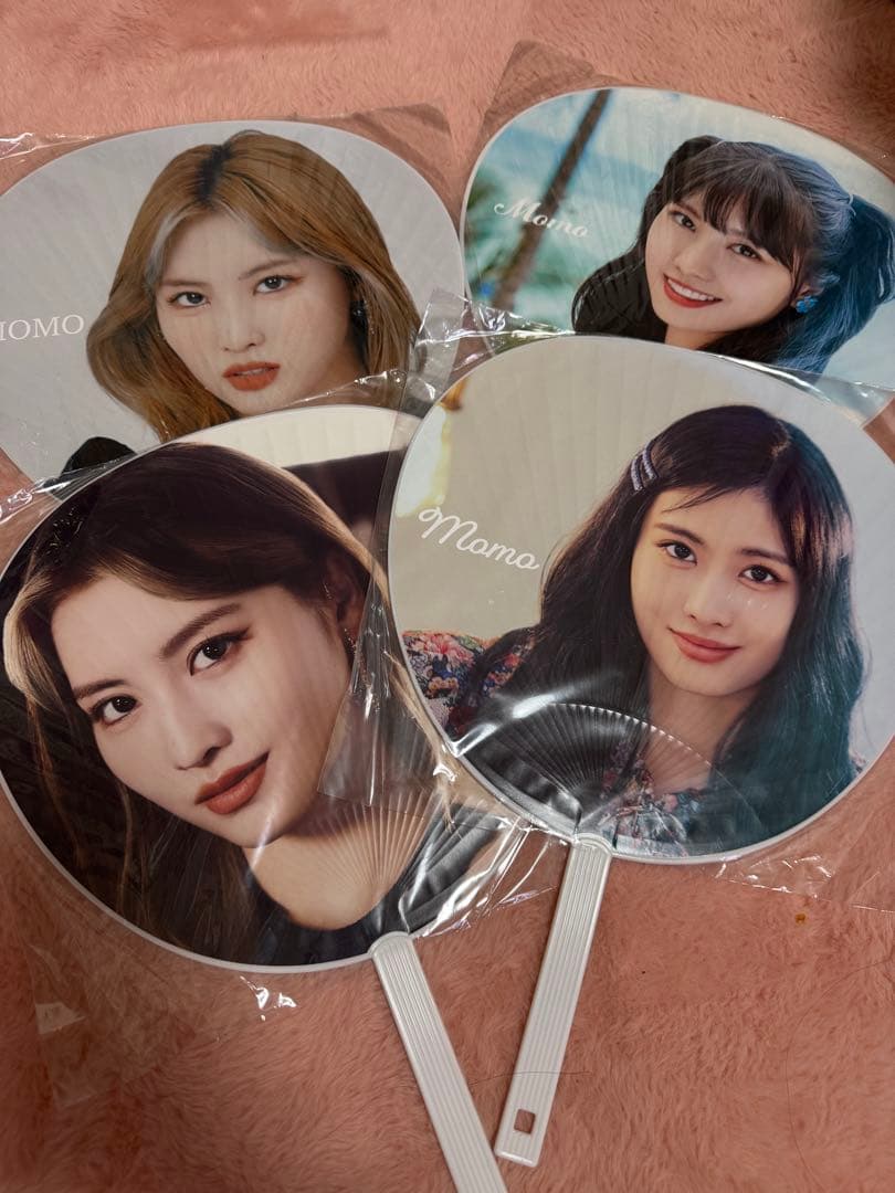 TWICE モモ うちわ 4枚セット - メルカリ
